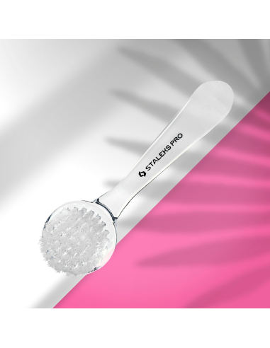 Brosse manucure pour nettoyer les ongles de la poussière avec capuchon
