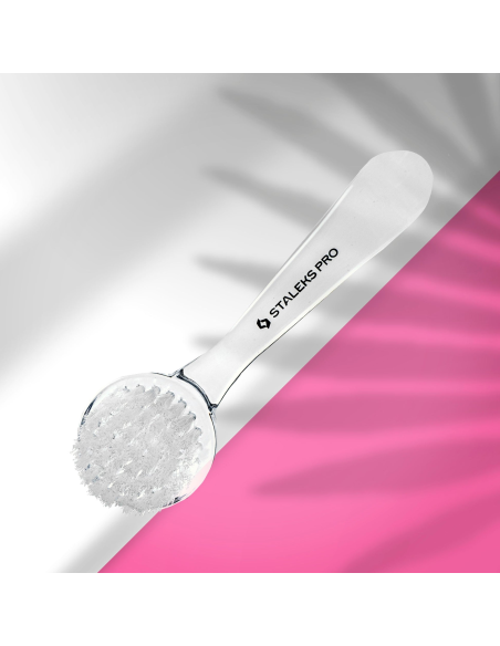 Brosse manucure pour nettoyer les ongles de la poussière avec capuchon